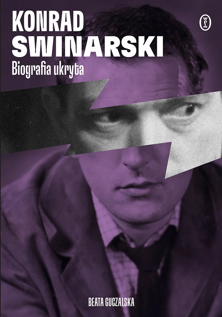 grafika przedstawia okładkę recenzowanej książki „Konrad Swinarski. Biografia ukryta”.