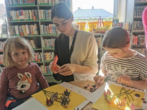 11 ferie w bibliotece dzieci podczas zajec