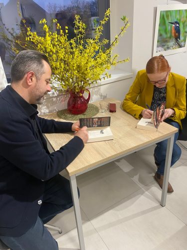 13 Małgorzata i Michał Kuźmińscy podpisują książki