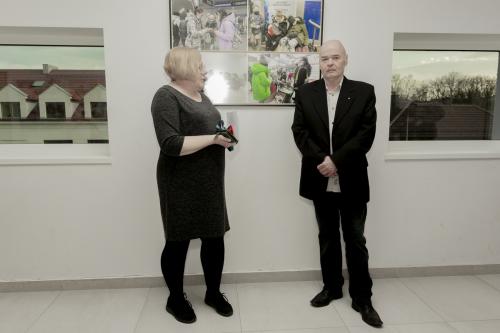 1 Robert Jachimowicz i bibliotekarka Anna Hynek