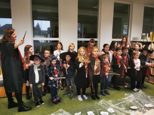 23 dzieci podczas zajęć  z Top English Harry Potter