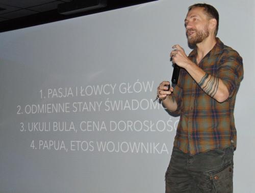 3 Przemek Kossakowski opowiada podczas spotkania