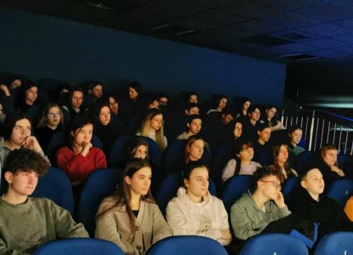 4 Katarzyna Tkaczyk spotkanie autorskie zdromadzona publicznosc
