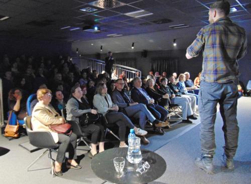 4 zgromadzona publiczność podczas spotkania