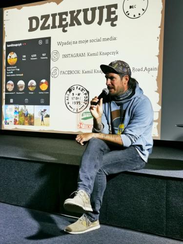 7 Kamil Knapczyk podczas prelekcji