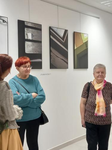 9 uczestnicy wernisażu wystawy ceramiki i fotografii
